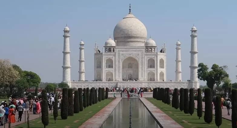Plan Your Journey from Delhi to Agra by Tempo Traveller jpg