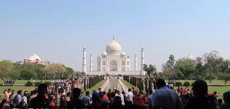 Taj Mahal with Tempo Traveller jpg