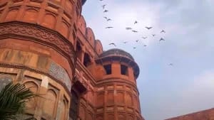 Taj Mahal Tour by 09 seater tempo traveller
